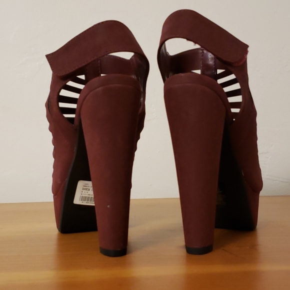 Shoes - Picture 3 of 5